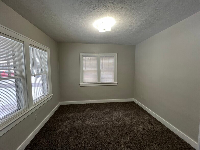 Building Photo - 947 Oakcrest St SW