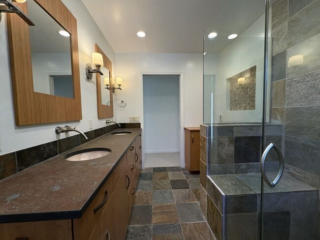 Building Photo - Beautiful Palo Alto Home with In-Law Suite, Central AC & Heated Pool