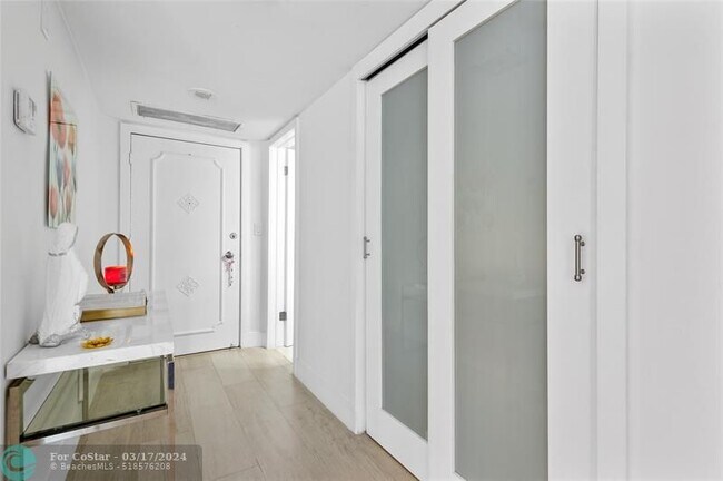 Building Photo - 3850 Galt Ocean Dr