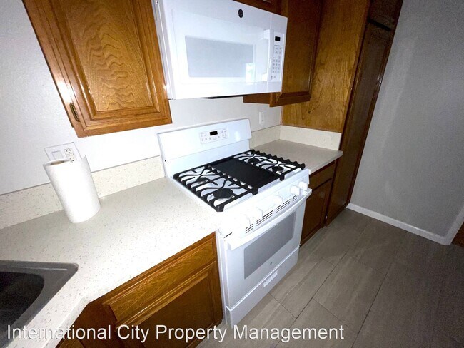 Building Photo - 2 br, 2 bath House - 2032 E Bermuda St. #107
