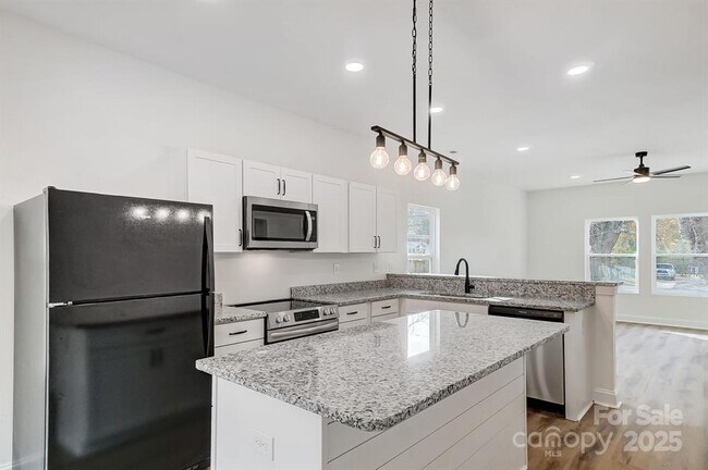 Building Photo - 67 Woodsdale Pl SE