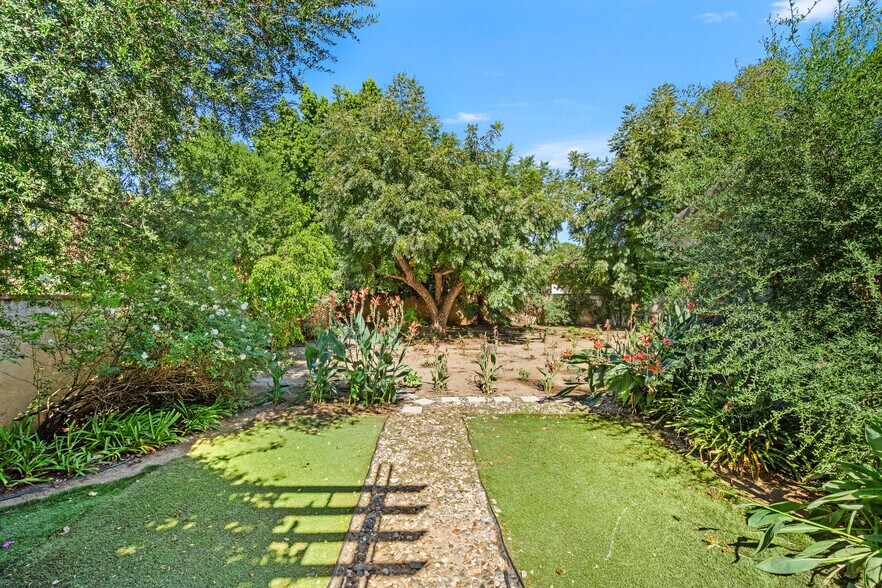 Personalize your space - 8757 Encino Ave
