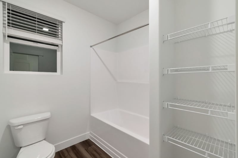 Building Photo - 710 715 S