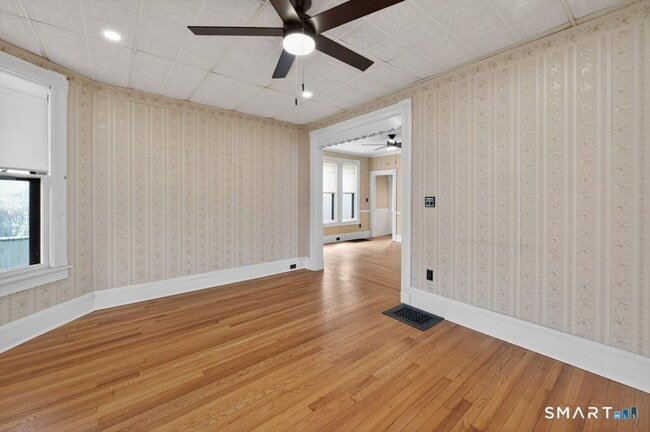 Building Photo - 164 W Main St