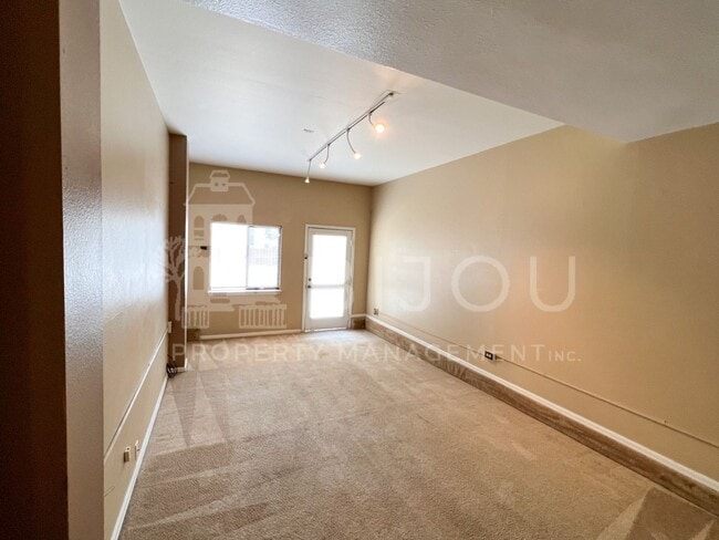 Building Photo - Ptarmigan Valley Townhome