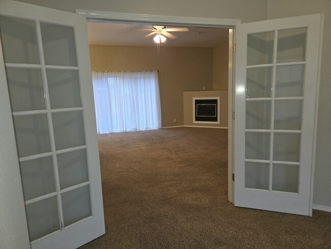 Building Photo - 917 W Greenhead St