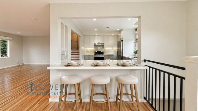 Building Photo - 4 Bedroom Mid-Century Oakmore Home With Views of Bay