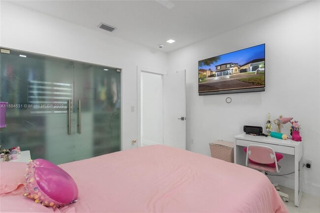 Building Photo - 8740 NW 153rd Terrace