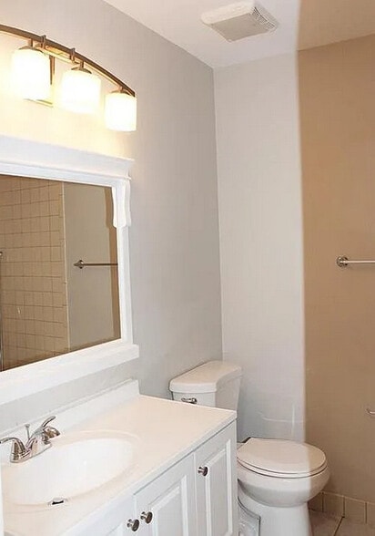 Primary Photo - 1512 Green Hollow Dr