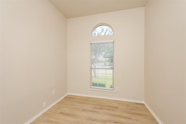 Building Photo - 328 Willow Creek Dr