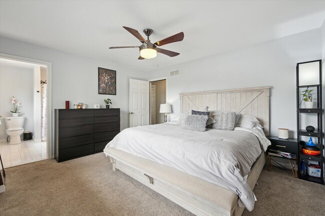 Building Photo - 578 E Mahan Ave