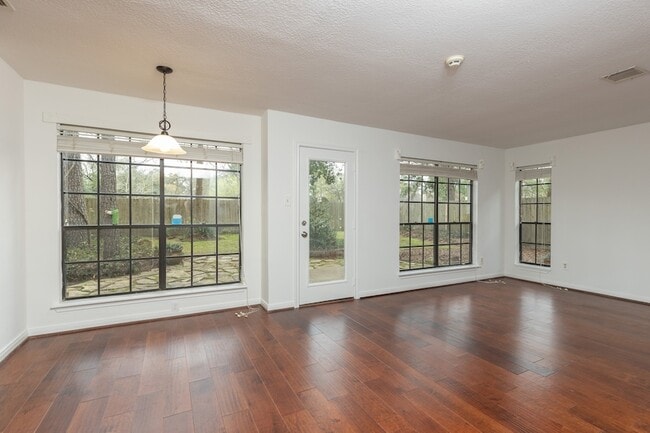 Building Photo - 3223 Golden Willow Dr