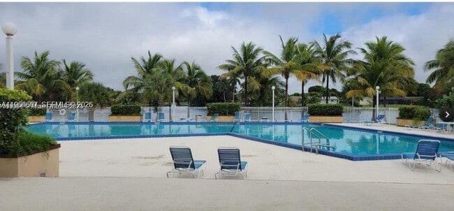 Building Photo - 14525 N Kendall Dr