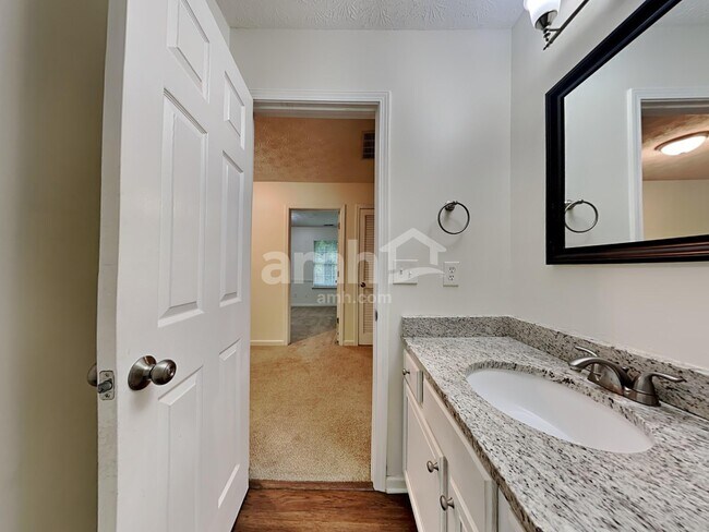 Building Photo - 3254 Ashgrove Ln SW