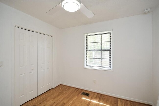 Building Photo - 160 Timber Creek Ln SW
