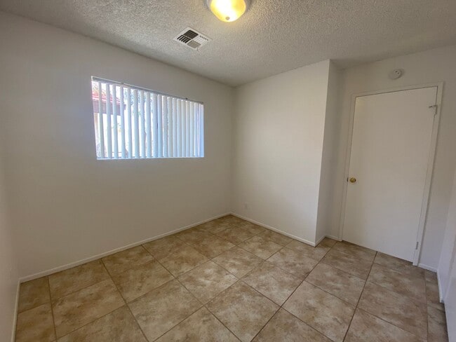 Building Photo - *DONT MISS OUT ON THIS GREAT MOVE IN SPECI...