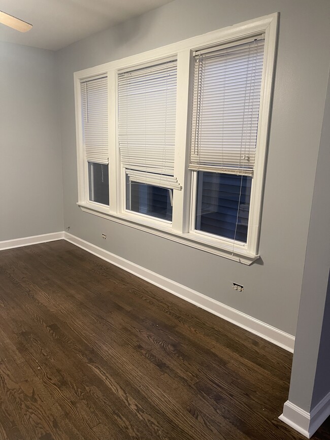 Building Photo - 1240 N Avers Ave