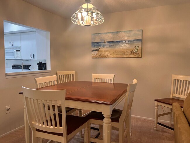 Building Photo - 2bd/2ba Townhome