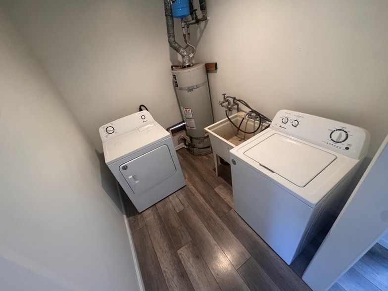 Building Photo - 2321-2321 Pamela Ln