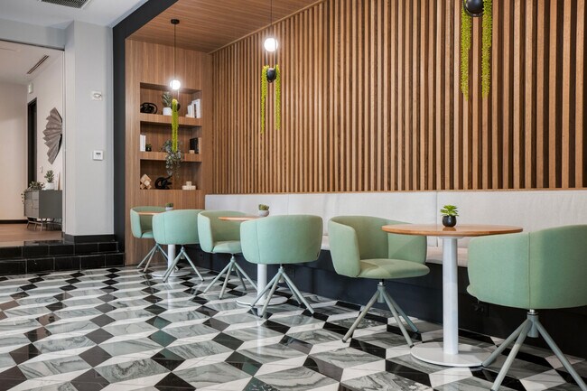 Building Photo - 612 Flower St