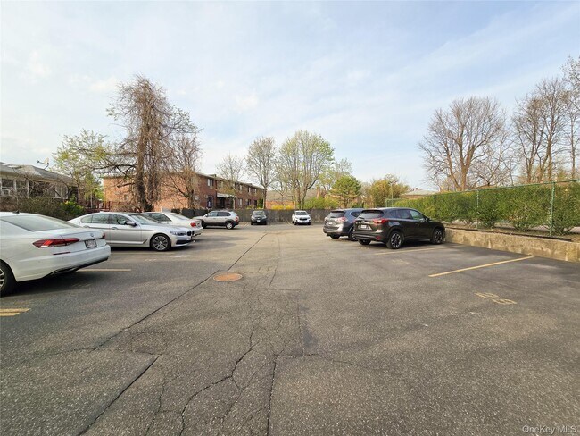 Building Photo - 47-27 Little Neck Pkwy