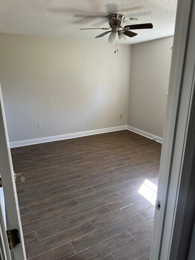 Building Photo - 7718 Reindeer St