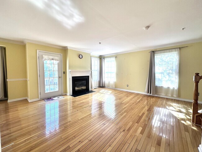 Building Photo - 2 ELCO Ct