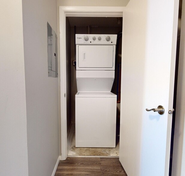 Interior Photo - 905 South Locust Street