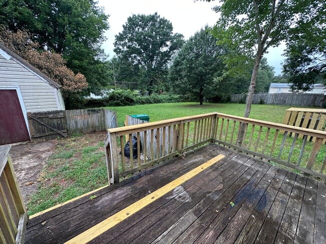 Building Photo - 3 bed 2 bed house in Henrico! Big yard, la...