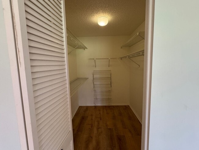 Building Photo - 3966 Oakhurst Blvd