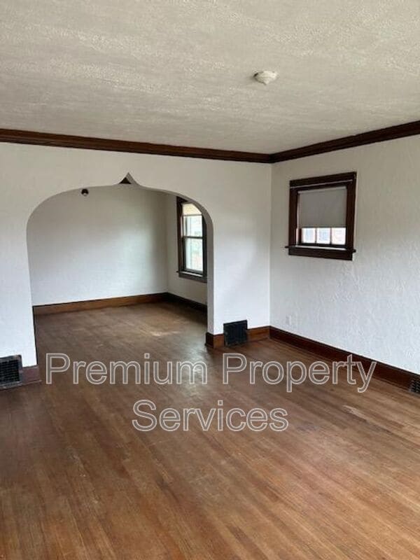 Primary Photo - 2219 11th St