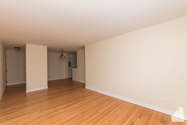 Building Photo - 5075 N Wolcott Ave