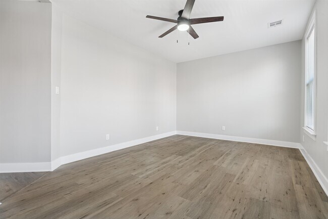 Building Photo - 324 Pacific Ave