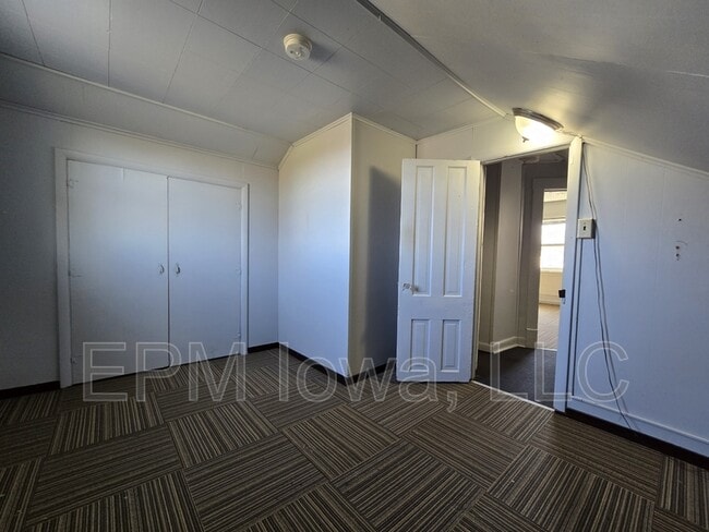 Building Photo - 1017 19th St SE