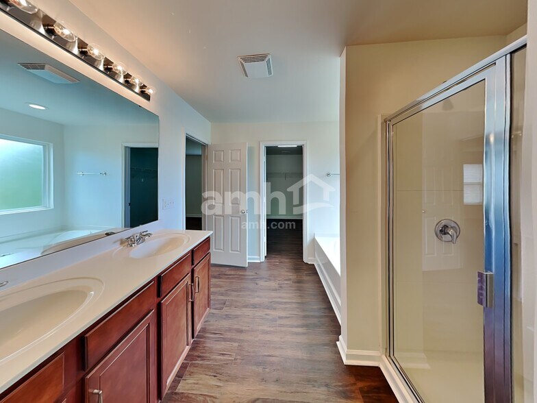 Building Photo - 9924 Paper Tree Rd