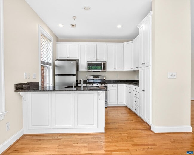 Building Photo - 949 Glenwood Station Ln