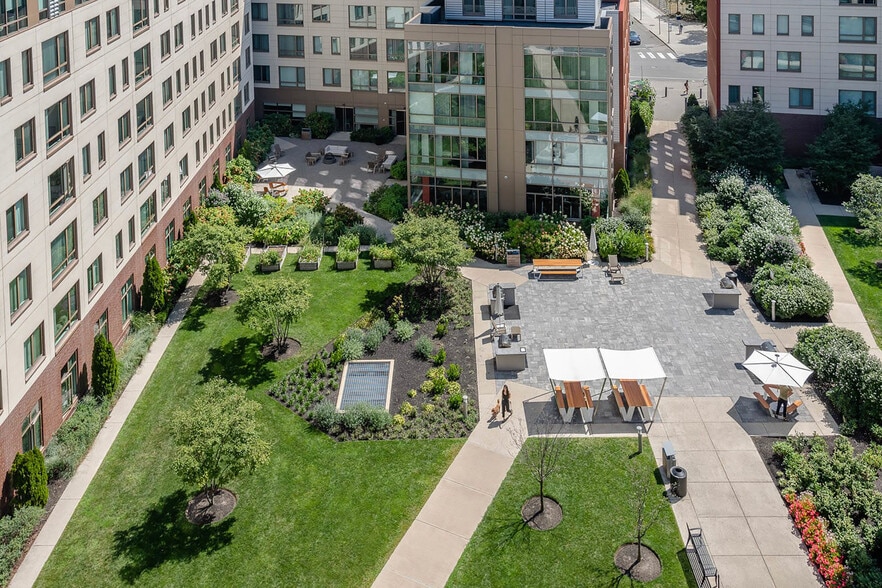 Building Photo - 303 Third Street-SI FL2-ID642