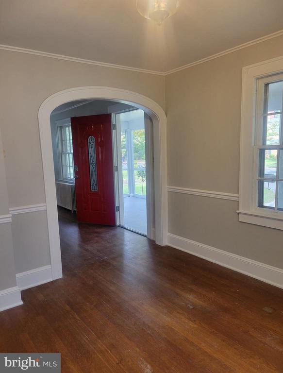 Building Photo - 905 Evergreen Ave