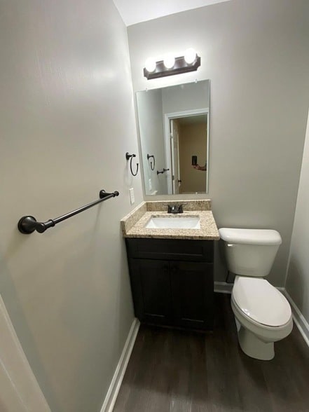 Building Photo - 902 Landview Dr