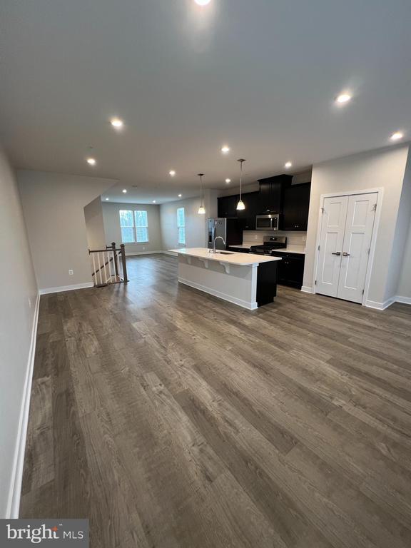 Building Photo - 1550 Adamson Wy