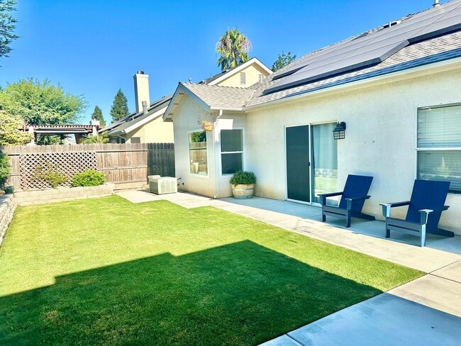 Building Photo - Updated North Fresno 3/2