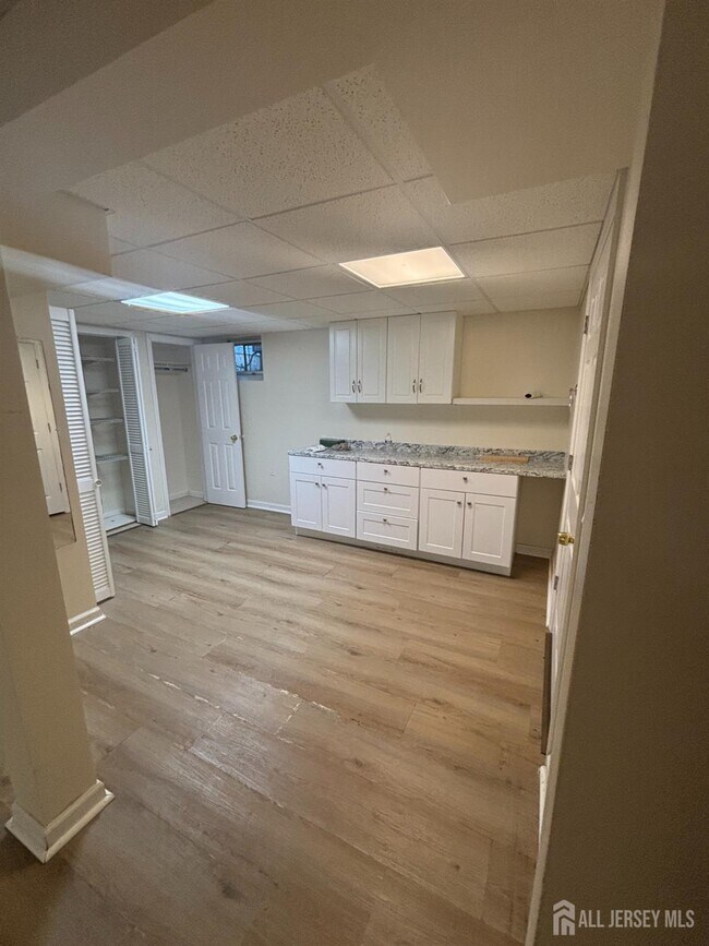 Building Photo - 8 Begonia Ct