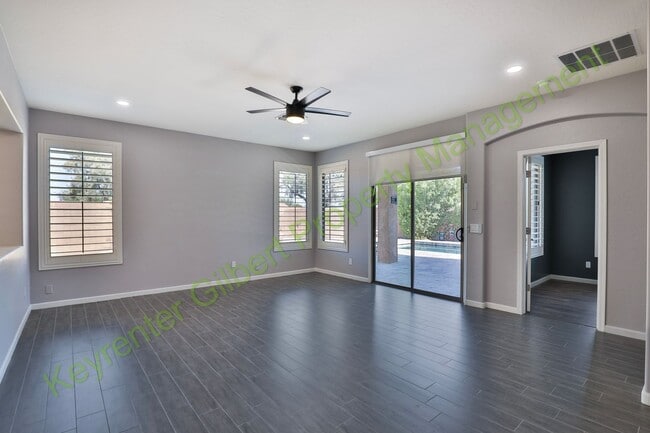 Building Photo - Spacious 4-Bedroom Home with Pool in Gilbe...