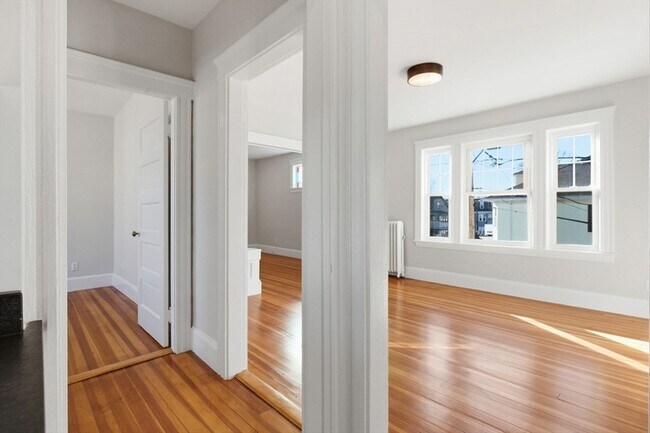 Building Photo - 113 Minot St