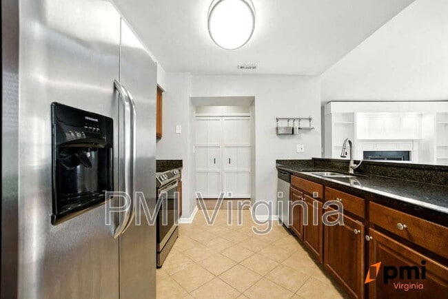 Building Photo - 4052 Peridot Dr