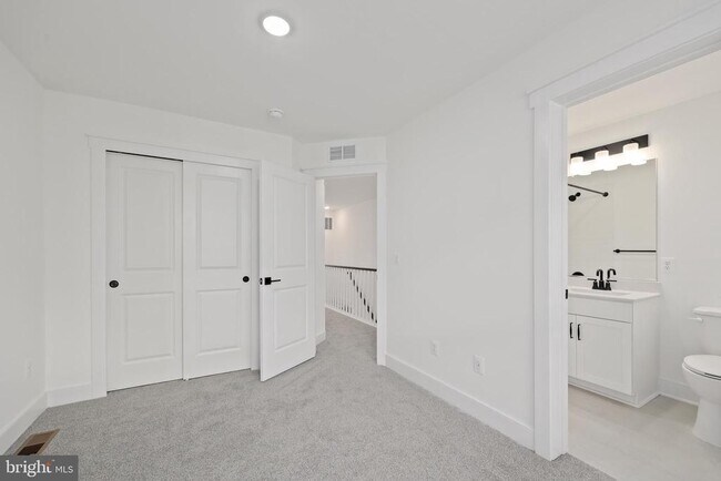 Building Photo - 9117 Crk Btm Ln