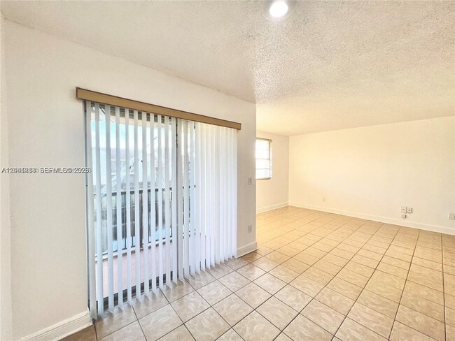 Building Photo - 1227 SW 46th Ave