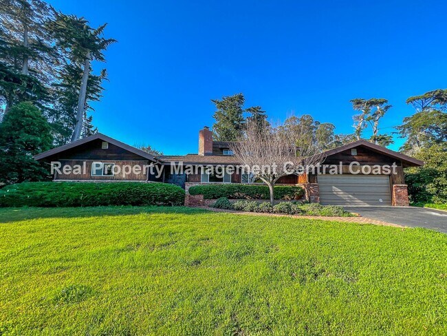 Primary Photo - AVAILABLE OCTOBER - Large 4 Bedroom / 3 Ba...