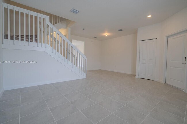 Building Photo - 2752 SE 26th Ave