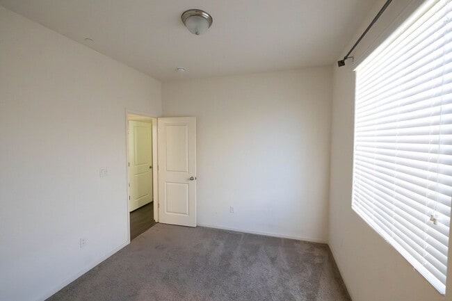 Building Photo - Lovely 3 bedroom home for rent in Hanford CA